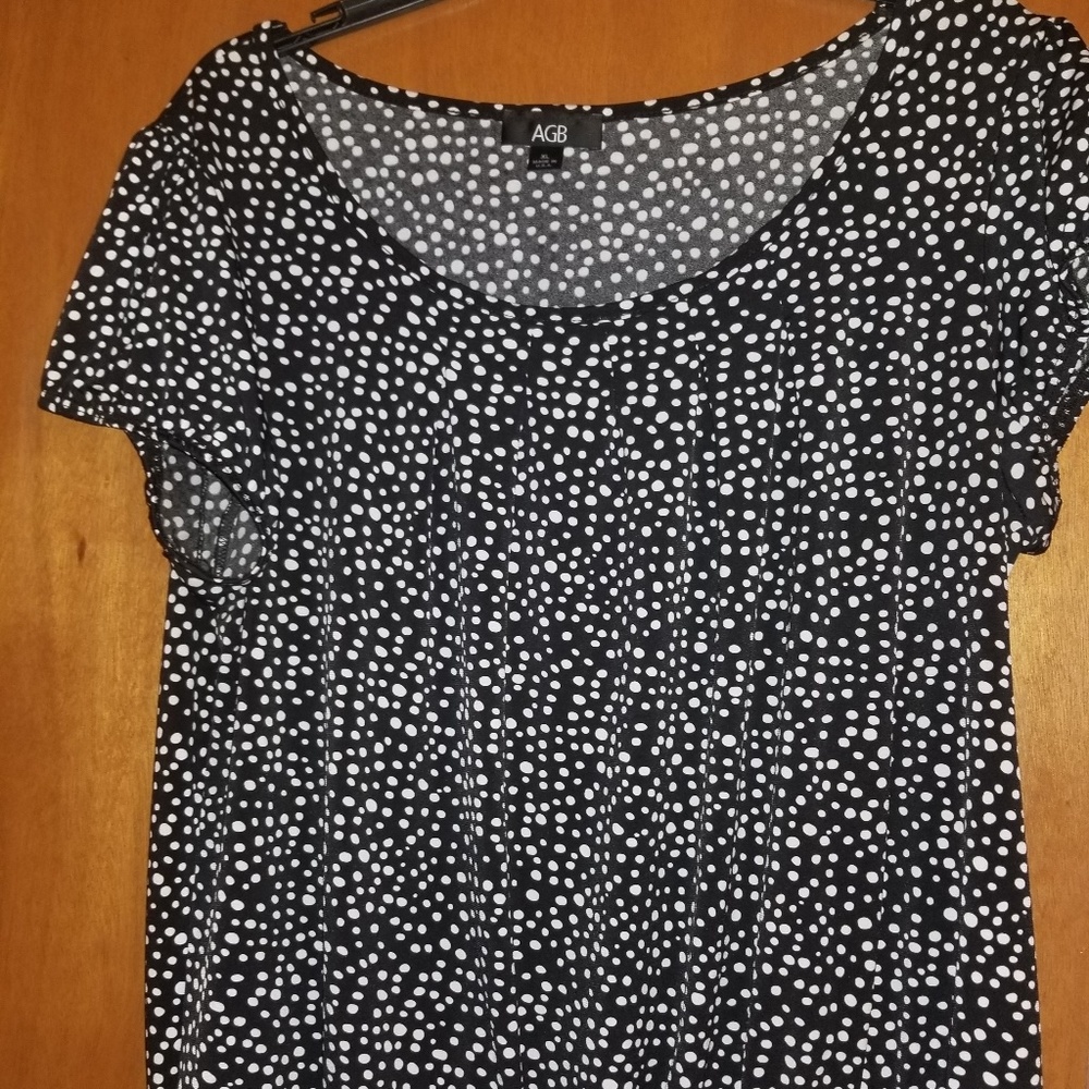 Polka dot top w/ banded hem
